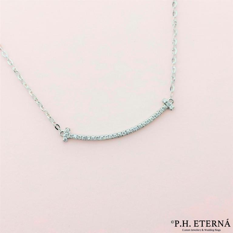 [Pre-Order] 18k White Gold Diamond Smile Necklace