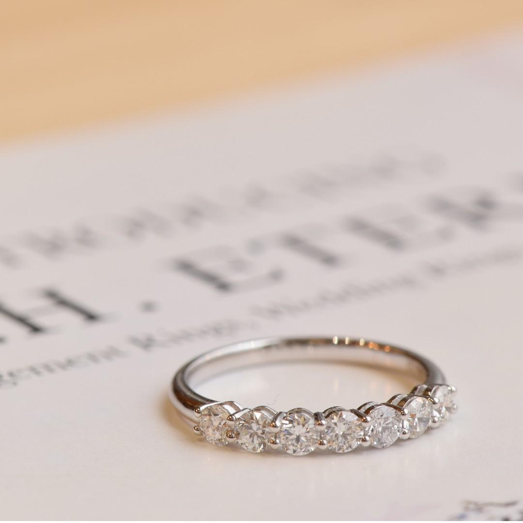 [Pre-Order] 18k White Gold Diamonds Band (0.90ct)
