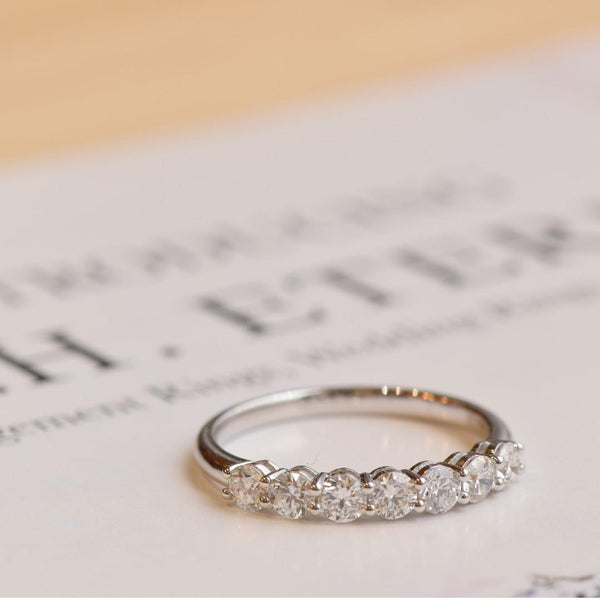 [Pre-Order] 18k White Gold Diamonds Band (0.90ct)