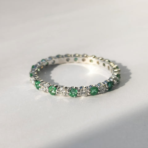 [Pre-Order] 18k Gold Emerald & Diamond Eternity Band