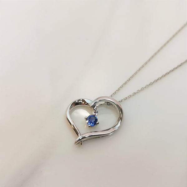 18k White Gold Blue Sapphire Heart Pendant