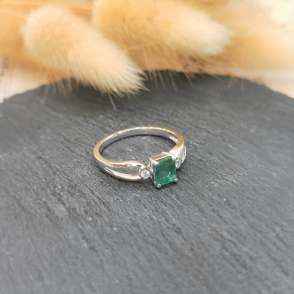 18k White Gold Emerald & Diamond Ring