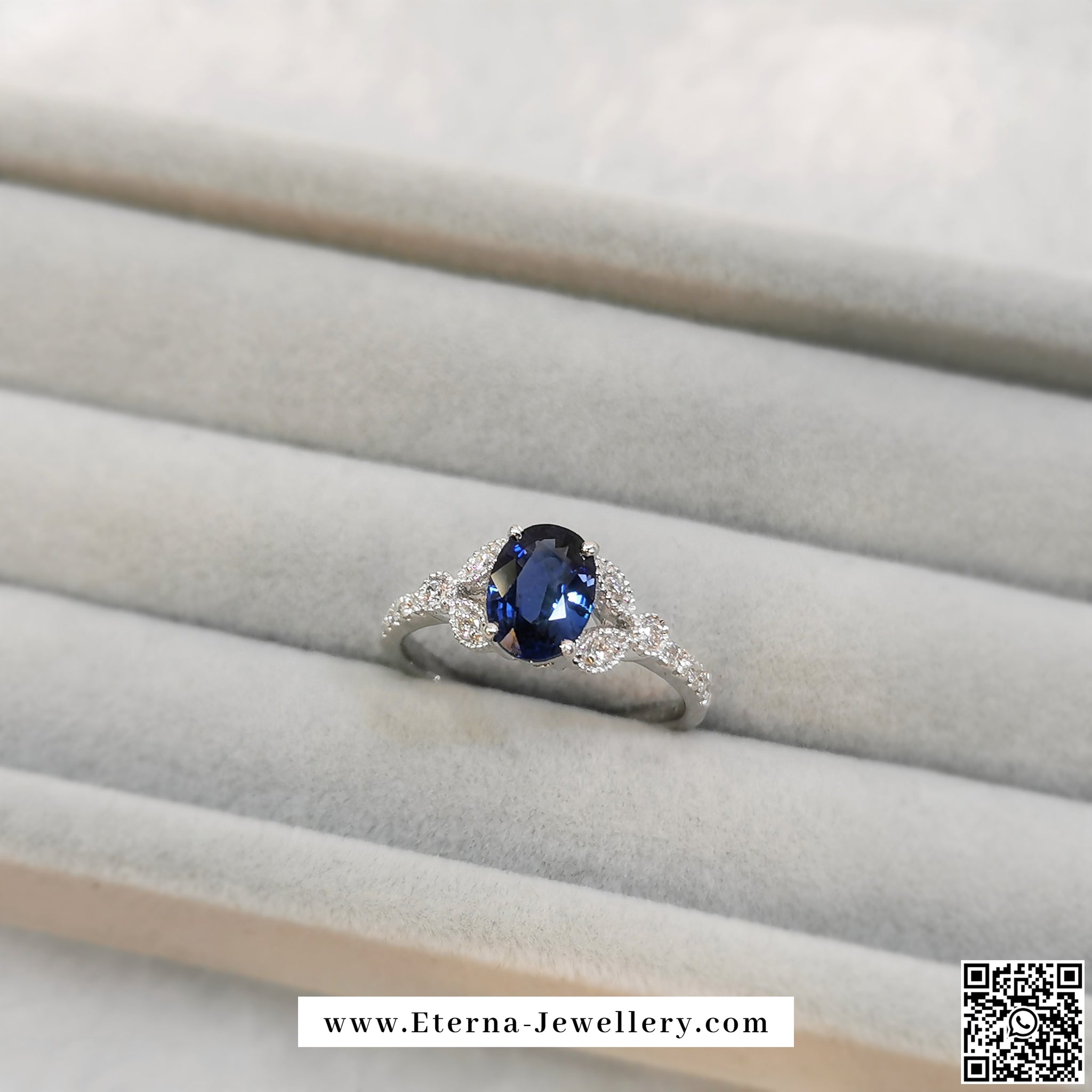 18k White Gold Vintage Sapphire Ring (1.22CT)