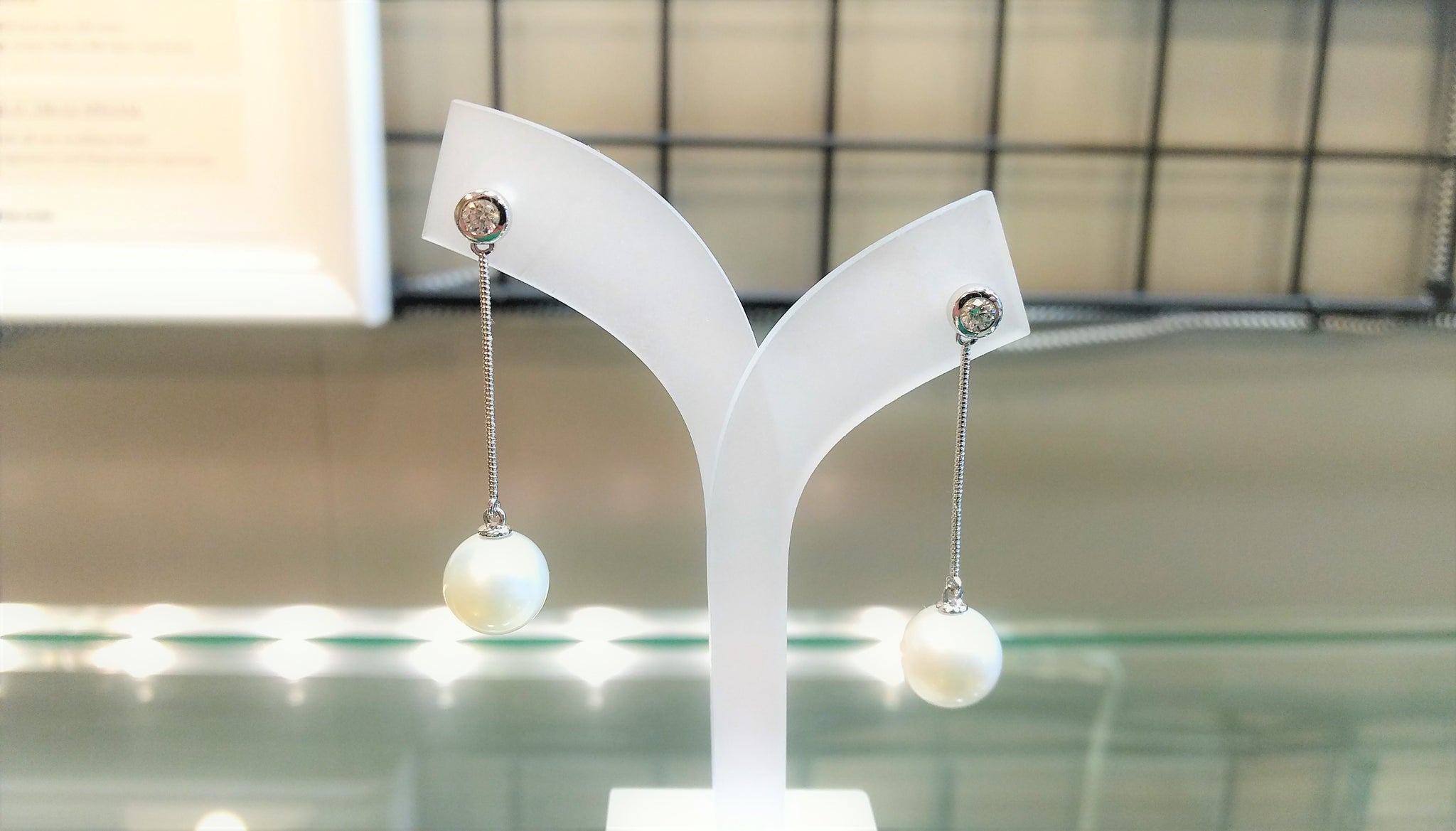 18k White Gold, 0.20ct Diamond Pearl Earrings